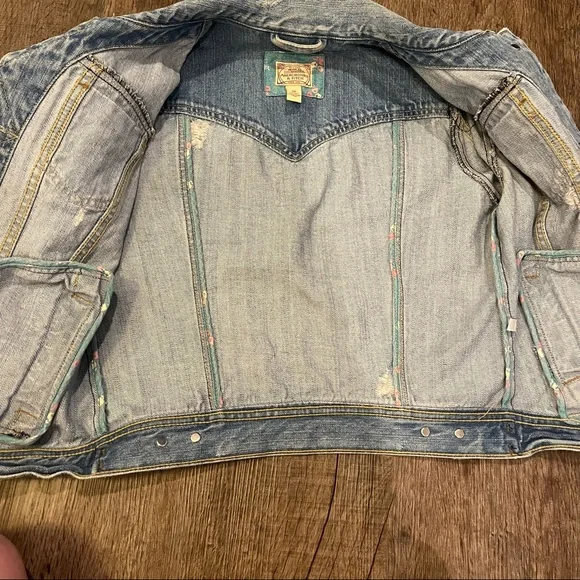 Abercrombie & Fitch Light Blue Distressed Denim Jacket - Picture 6 of 6